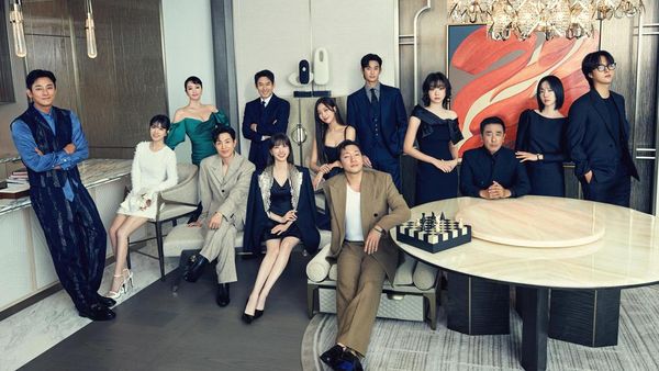 7 Foto Kim Soo Hyun - Son Sukku Bersanding, Bintangi Drakor Disney+ di 2025