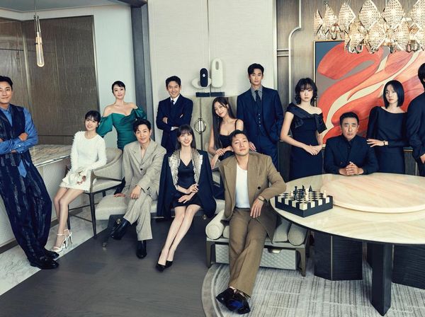 7 Foto Kim Soo Hyun - Son Sukku Bersanding, Bintangi Drakor Disney+ di 2025