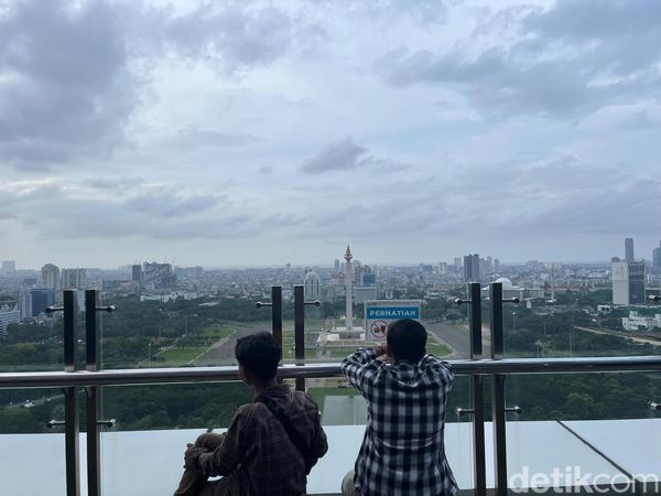 Foto: Menikmati Jakarta dari Perpustakaan Tertinggi di Dunia