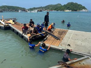 Dermaga Apung Rusak Diterjang Gelombang di Labuan Bajo Akhirnya Diperbaiki