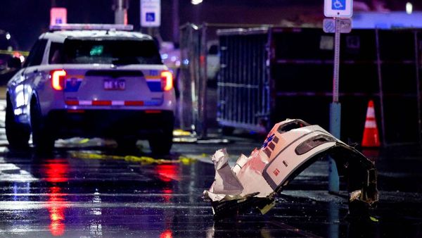 Pesawat Jatuh di Area Padat Penduduk di Philadelphia, AS