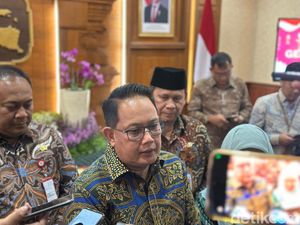 Pj Gubernur Adhy Karyono Tetapkan Status Darurat PMK di Jawa Timur Pj Gubernur Adhy Karyono Tetapkan Status Darurat PMK di Jawa Timur