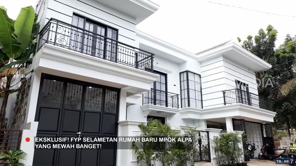 10 Foto Rumah Baru Mpok Alpa, Mewah Bergaya American-Classic
