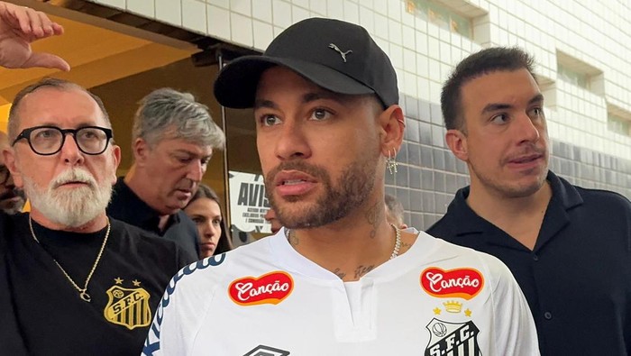 Brazilian soccer star Neymar arrives at the Club Santos in Santos, Brazil January 31, 2025. REUTERS/Janaina Quinet