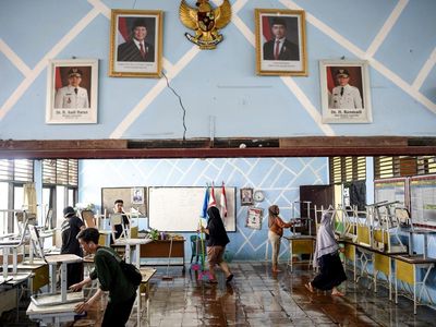 Aksi Bersih-bersih Sekolah Pascabanjir di Samarinda Utara