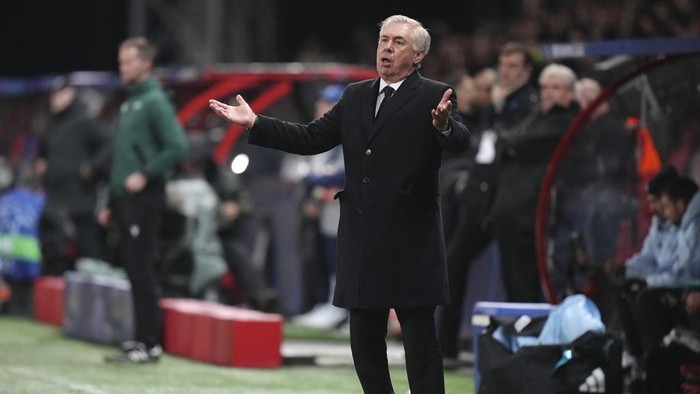 Real Madrids head coach Carlo Ancelotti reacts during the Champions League opening phase soccer match between Brest and Real Madrid at Roudourou stadium in Guingamp, France, Wednesday, Jan. 29, 2025. (AP Photo/Thibault Camus)