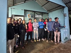 Pendaki Gunung Lawu Minta Maaf Usai Bikin Konten Kencing di Tlogo Kuning Pendaki Gunung Lawu Minta Maaf Usai Bikin Konten Kencing di Tlogo Kuning