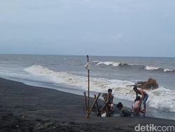 Empat Rumah Warga di Mataram Rusak Berat Diterjang Gelombang Pasang