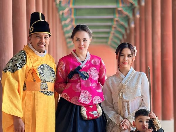 8 Foto Jennifer Dunn & Faisal Harris Pakai Hanbok, Pancarkan Aura Kerajaan