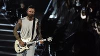 Lihat Lagi Aksi Maroon 5 yang Sukses Hapus Dahaga Marooners
