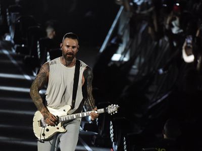 Lihat Lagi Aksi Maroon 5 yang Sukses Hapus Dahaga Marooners
