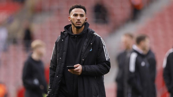 Soccer Football - Premier League - Southampton v Newcastle United - St Marys Stadium, Southampton, Britain - January 25, 2025 Newcastle Uniteds Lloyd Kelly before the match Action Images via Reuters/Andrew Couldridge EDITORIAL USE ONLY. NO USE WITH UNAUTHORIZED AUDIO, VIDEO, DATA, FIXTURE LISTS, CLUB/LEAGUE LOGOS OR LIVE SERVICES. ONLINE IN-MATCH USE LIMITED TO 120 IMAGES, NO VIDEO EMULATION. NO USE IN BETTING, GAMES OR SINGLE CLUB/LEAGUE/PLAYER PUBLICATIONS. PLEASE CONTACT YOUR ACCOUNT REPRESENTATIVE FOR FURTHER DETAILS..