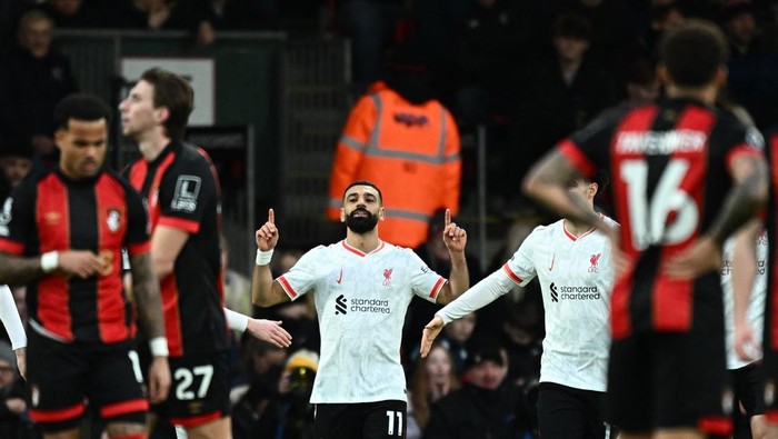 Soccer Football - Premier League - AFC Bournemouth v Liverpool - Vitality Stadium, Bournemouth, Britain - February 1, 2025 Liverpools Mohamed Salah celebrates scoring their second goal REUTERS/Dylan Martinez EDITORIAL USE ONLY. NO USE WITH UNAUTHORIZED AUDIO, VIDEO, DATA, FIXTURE LISTS, CLUB/LEAGUE LOGOS OR LIVE SERVICES. ONLINE IN-MATCH USE LIMITED TO 120 IMAGES, NO VIDEO EMULATION. NO USE IN BETTING, GAMES OR SINGLE CLUB/LEAGUE/PLAYER PUBLICATIONS. PLEASE CONTACT YOUR ACCOUNT REPRESENTATIVE FOR FURTHER DETAILS..