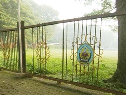 Terlalu, Puluhan Pagar Besi Alun-alun Bangkalan Hilang Dicuri