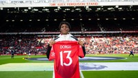 4. Man United - Belanja 29,6 juta paun, atau sekitar Rp 601,7 miliar, termasuk Patrick Dorgu. Foto: Manchester United via Getty Imag/Ash Donelon