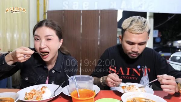 Sarwendah Masak Shabu hingga Makan Soto Betawi Bareng Roy Ricardo
