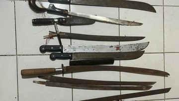 Golok dan Celurit Menyerah ke Polsek Ciputat Timur, Warga Antisipasi Tawuran