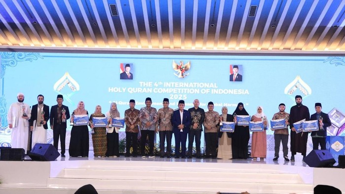 Wamenag dan para pemenang MTQ Internasional 2025 ke-4 di Jakarta