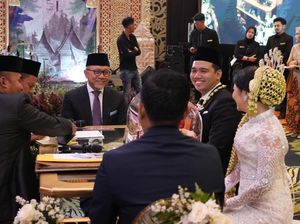 Momen Haru Zulhas Jadi Saksi Pernikahan Frans Faisal-Indah Tri