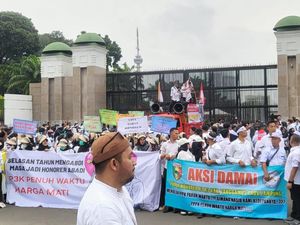 Ada Demo Aliansi Honorer di DPR, Lalin Jl Gatot Subroto Arah Slipi Macet