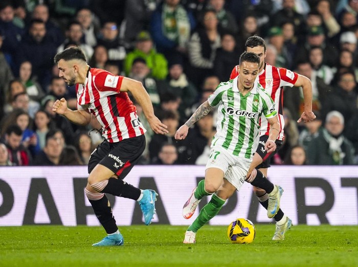 SEVILLA, SPAIN - FEBRUARY 02: Antony Matheus dos Santos of Real Betis in action during the Spanish league, LaLiga EA Sports, football match played between Real Betis and Athletic Club at Benito Villamarin stadium on February 2, 2025, in Sevilla, Spain. (Photo By Joaquin Corchero/Europa Press via Getty Images)