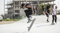 Antusiasme Anak Muda Jajal Skatepark Pertama di Baghdad Irak