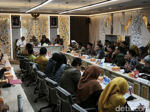 DPRD Jabar Bahas Polemik Ijazah yang Ditahan dengan Disdik-FKSS