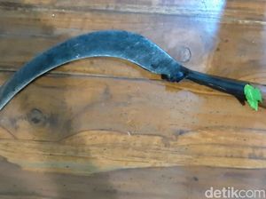 Kakek di Situbondo Diamankan Usai Bacok 4 Tetangga Pakai Celurit Kakek di Situbondo Diamankan Usai Bacok 4 Tetangga Pakai Celurit