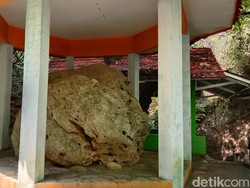 Asal-usul Batu Karancang: Titik Mokswa Nyi Rambut Kasih yang Dikeramatkan