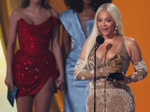 Foto: Beyonce Malafungsi Busana di Grammy Awards 2025, Kawat Bra Keluar Foto: Beyonce Malafungsi Busana di Grammy Awards 2025, Kawat Bra Keluar