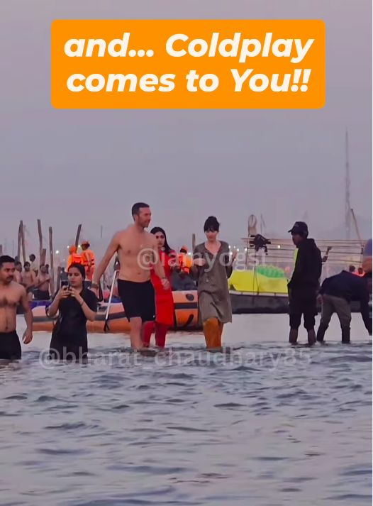 Chris Martin dan Dakota ikut ritual Kumbh Mela