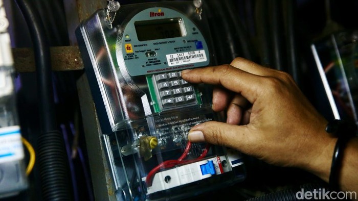 BPS melaporkan tarif listrik mengalami deflasi 32,03% dan menampilkan andil terhadap deflasi 1,47% pada Januari 2025. Hal ini terjadi akhir adanya potongan harga tarif listrik 50%.