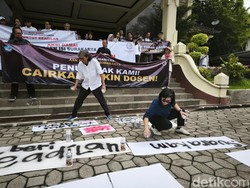Dosen ISI Solo Demo di Rektorat: Katanya Dosen ASN Aset, Tukinnya Mleset!
