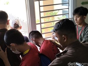 Ancaman Cambuk 100 Kali Bagi Pasangan Gay di Banda Aceh Ancaman Cambuk 100 Kali Bagi Pasangan Gay di Banda Aceh