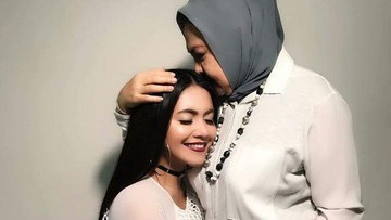 Denada Bongkar Obrolan Terakhir dengan Emilia Contessa, Pastikan Semua Baik