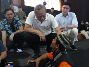 Ketum PAN Beri Bantuan ke Anak Difabel di Bekasi, Bikin Netizen Terharu