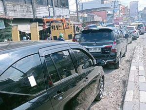 Kampung Lalang Macet Parah Hingga 1 Km Pagi Ini Kampung Lalang Macet Parah Hingga 1 Km Pagi Ini