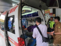 Korban Minibus Terguling di Cikidang Dirujuk ke RS Sayang Cianjur