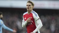 Odegaard tetap akan jadi jendral lini tengah (AP/Alastair Grant)