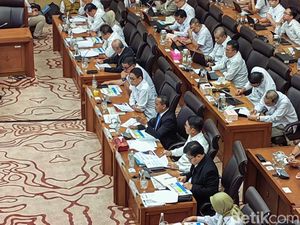 Bahlil Buka Suara Larang Pengecer Jual LPG 3 Kg