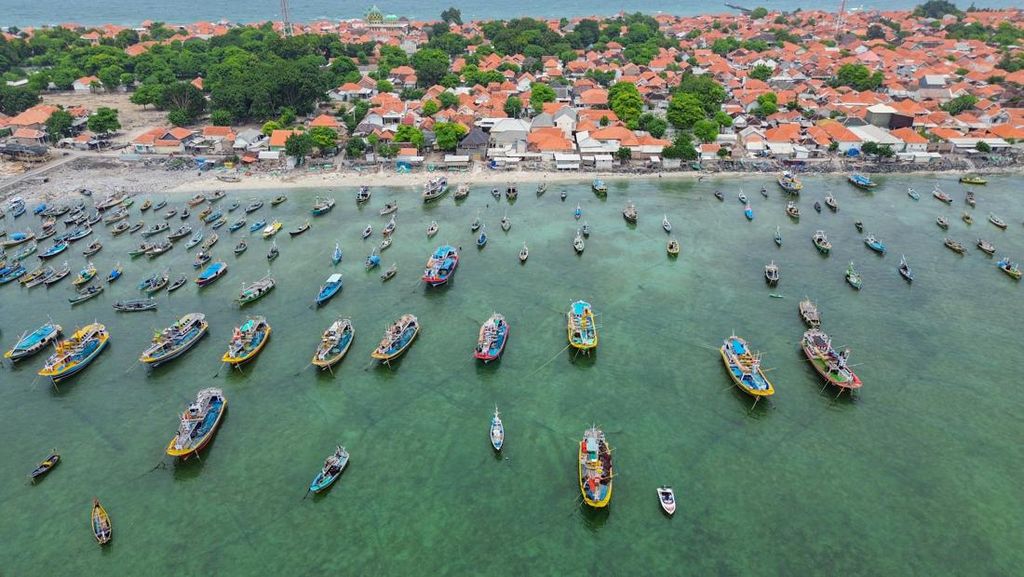 Nelayan Pulau Gili Ketapang Sudah 15 Hari Tak Melaut Nelayan Pulau Gili Ketapang Sudah 15 Hari Tak Melaut