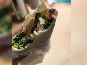 Ngeri! Beli Kebab Dapat Bonus Pisau Tajam di Dalam Isiannya Ngeri! Beli Kebab Dapat Bonus Pisau Tajam di Dalam Isiannya