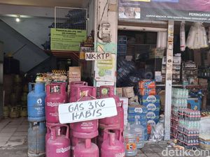 5 Jam Antre, 150 Tabung Gas Melon Ludes dalam 15 Menit 5 Jam Antre, 150 Tabung Gas Melon Ludes dalam 15 Menit