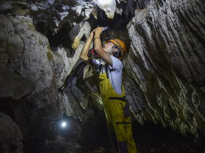 Susur Gua Cikalong untuk Pemetaan dan Pendataan Kawasan Karst