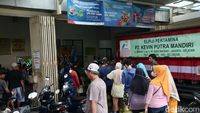 Pengecer Tak Lagi Jual LPG 3 Kg, Warga Antre di Agen
