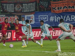 Respons cepat juga ditunjukkan Persija! Hanya berjarak enam menit, mereka menyamakan skor lagi berkat Rayhan Hannan.