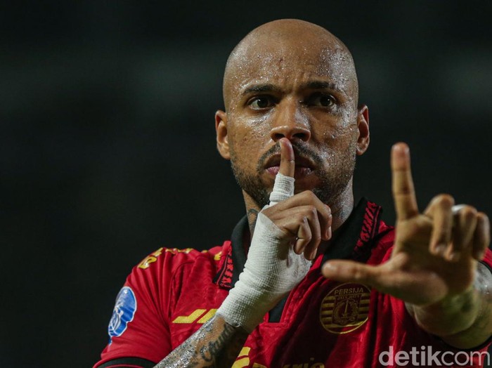 Persija Jakarta harus puas dengan satu poin saat menjamu PSBS Biak Numfor pada lanjutan Liga 1 2024/2025. Melawan 10 pemain, Macan Kemayoran diredam 2-2.