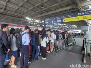 Ada Perubahan Jadwal, Anker Cikarang Line Rasa KRL Pagi Ini Lebih Padat