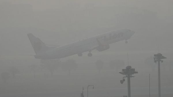Potret Bandara Don Muang Bangkok Berselimut Kabut Polusi