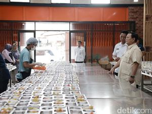 Datang Pakai Maung, Prabowo Sidak Dapur Umum Makan Bergizi Gratis Datang Pakai Maung, Prabowo Sidak Dapur Umum Makan Bergizi Gratis